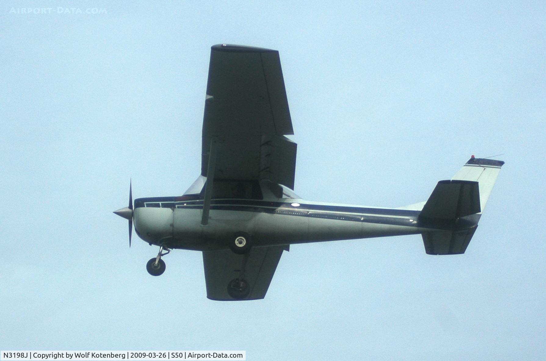 N3198J, 1966 Cessna 150G C/N 15065898, flying the pattern at S50