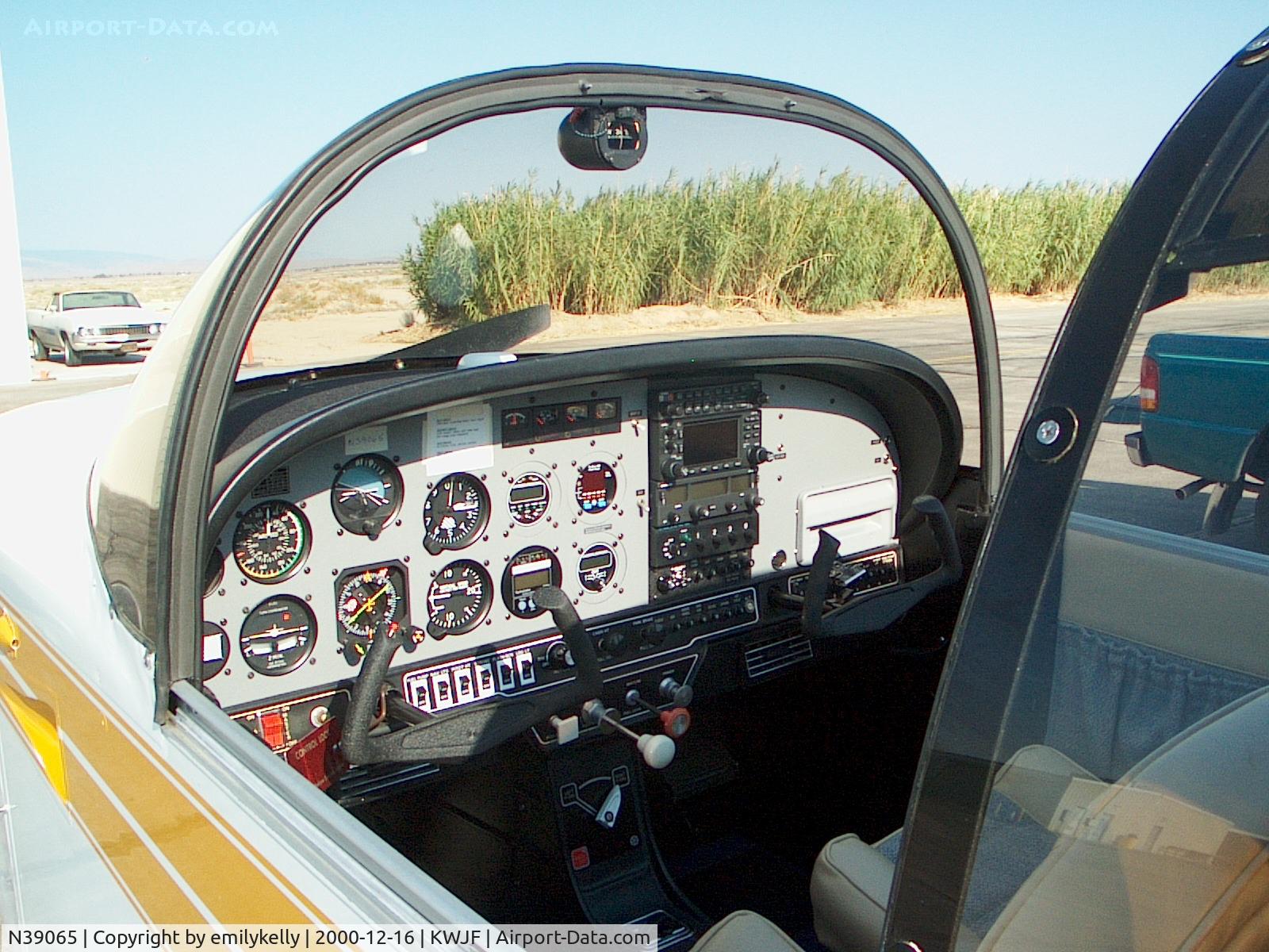N39065, 1978 Grumman American AA-1C Lynx C/N AA1C0211, Cockpit