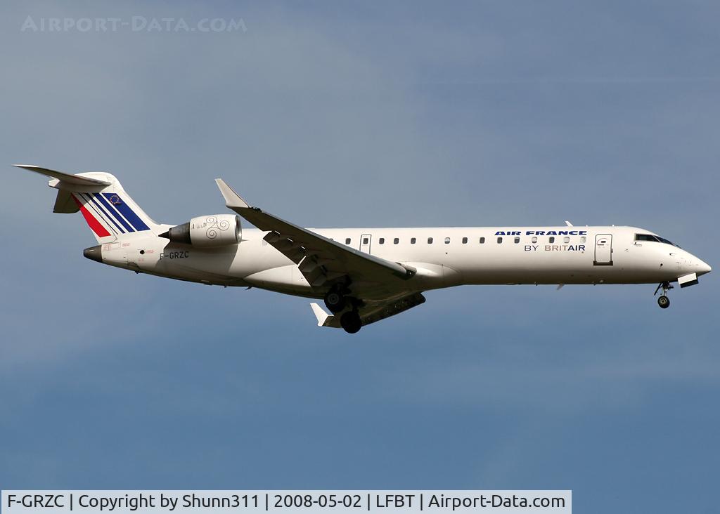 F-GRZC, 2001 Canadair CRJ-702 (CL-600-2C10) Regional Jet C/N 10008, Landing rwy 20