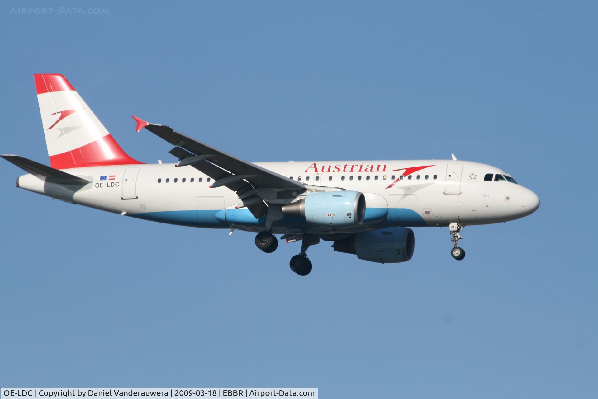 OE-LDC, 2004 Airbus A319-112 C/N 2262, flight OS351 is descending to rwy 02
