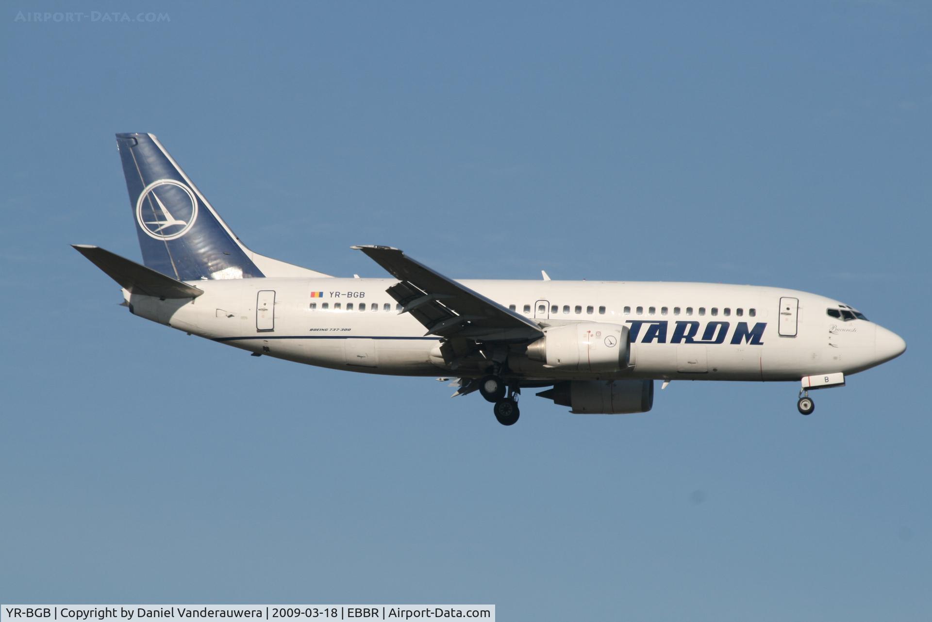 YR-BGB, 1993 Boeing 737-38J C/N 27180, arrival of flight RO371 to rwy 02