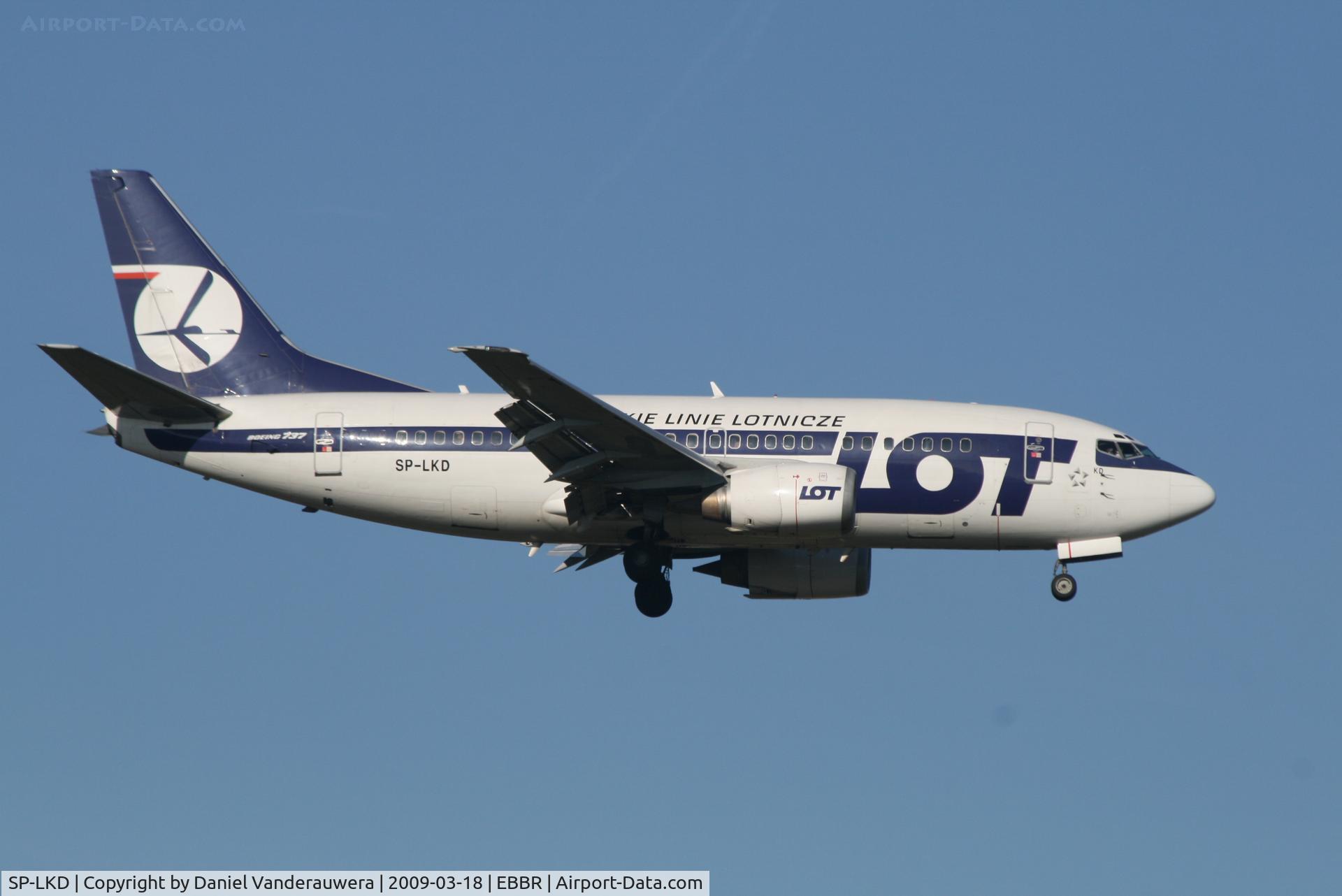 SP-LKD, 1992 Boeing 737-55D C/N 27419, flight LO235 is descending to rwy 02