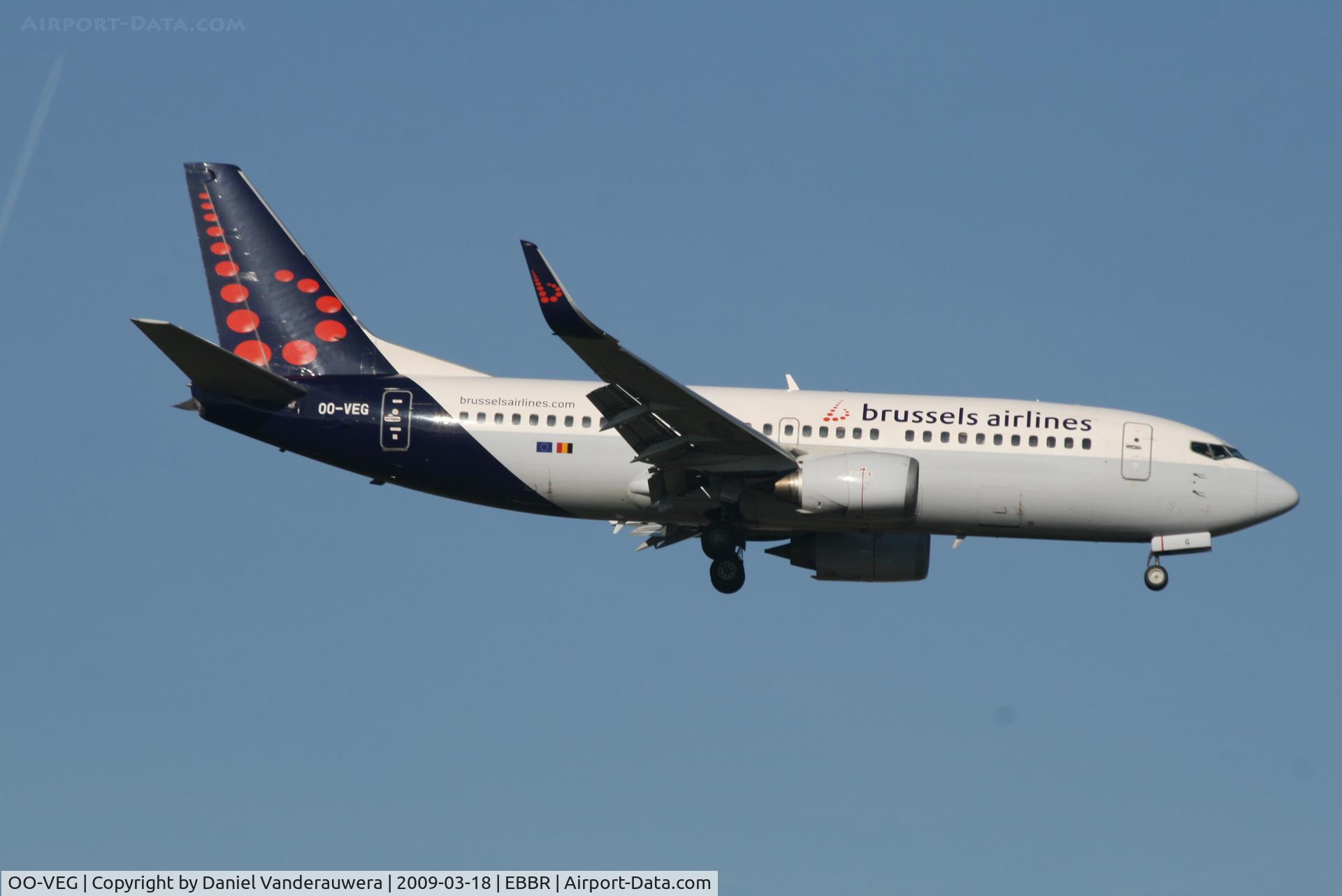 OO-VEG, 1998 Boeing 737-36N C/N 28568, flight SN2608 is descending to rwy 02