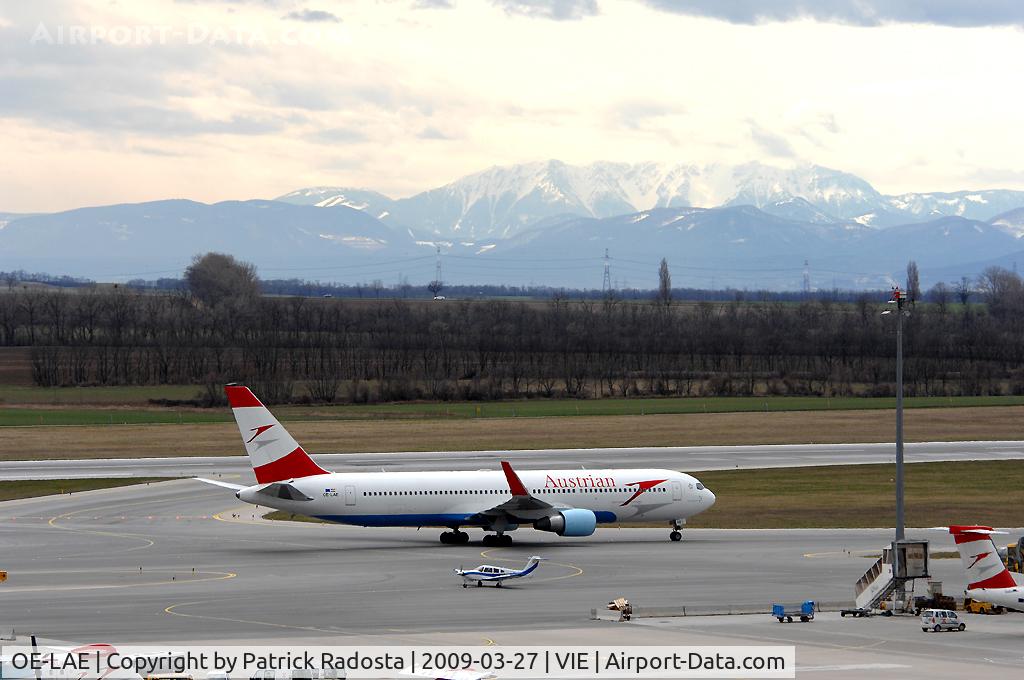 OE-LAE, 2000 Boeing 767-3Z9/ER C/N 30383, First Austrian 767 with winglets - probably one of the first pictures of the modified plane in Vienna