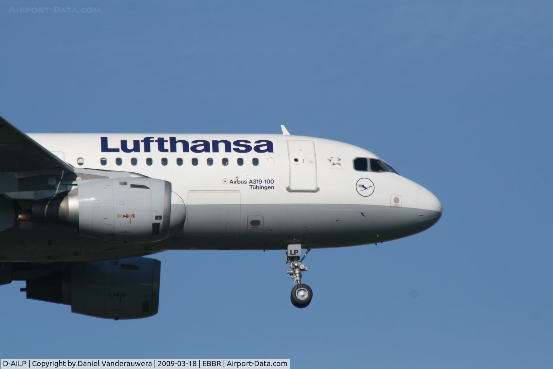 D-AILP, 1997 Airbus A319-114 C/N 717, flight LH4572 is descending to rwy 02