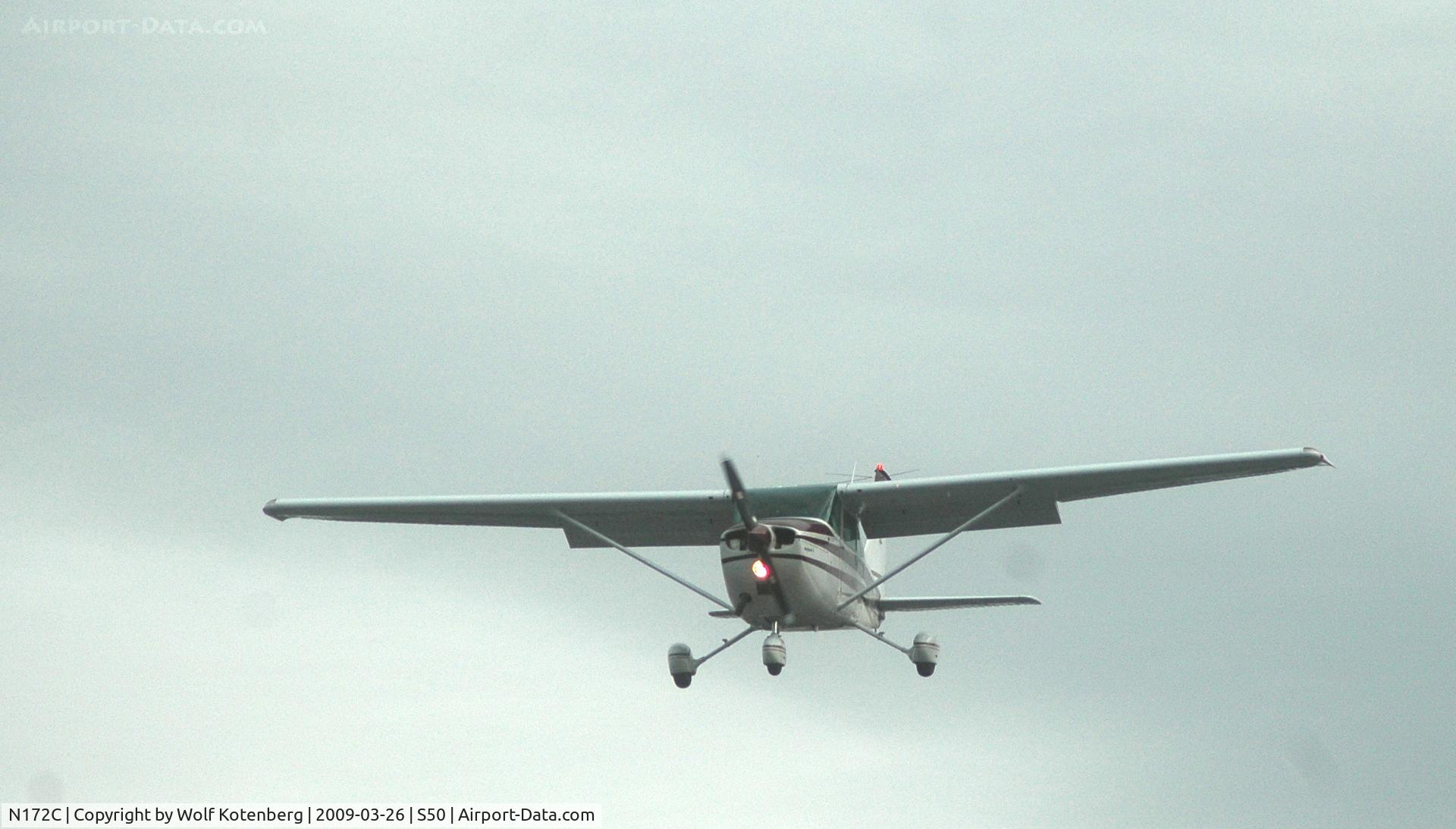 N172C, 1973 Cessna 172M C/N 17262566, on final, runway 34