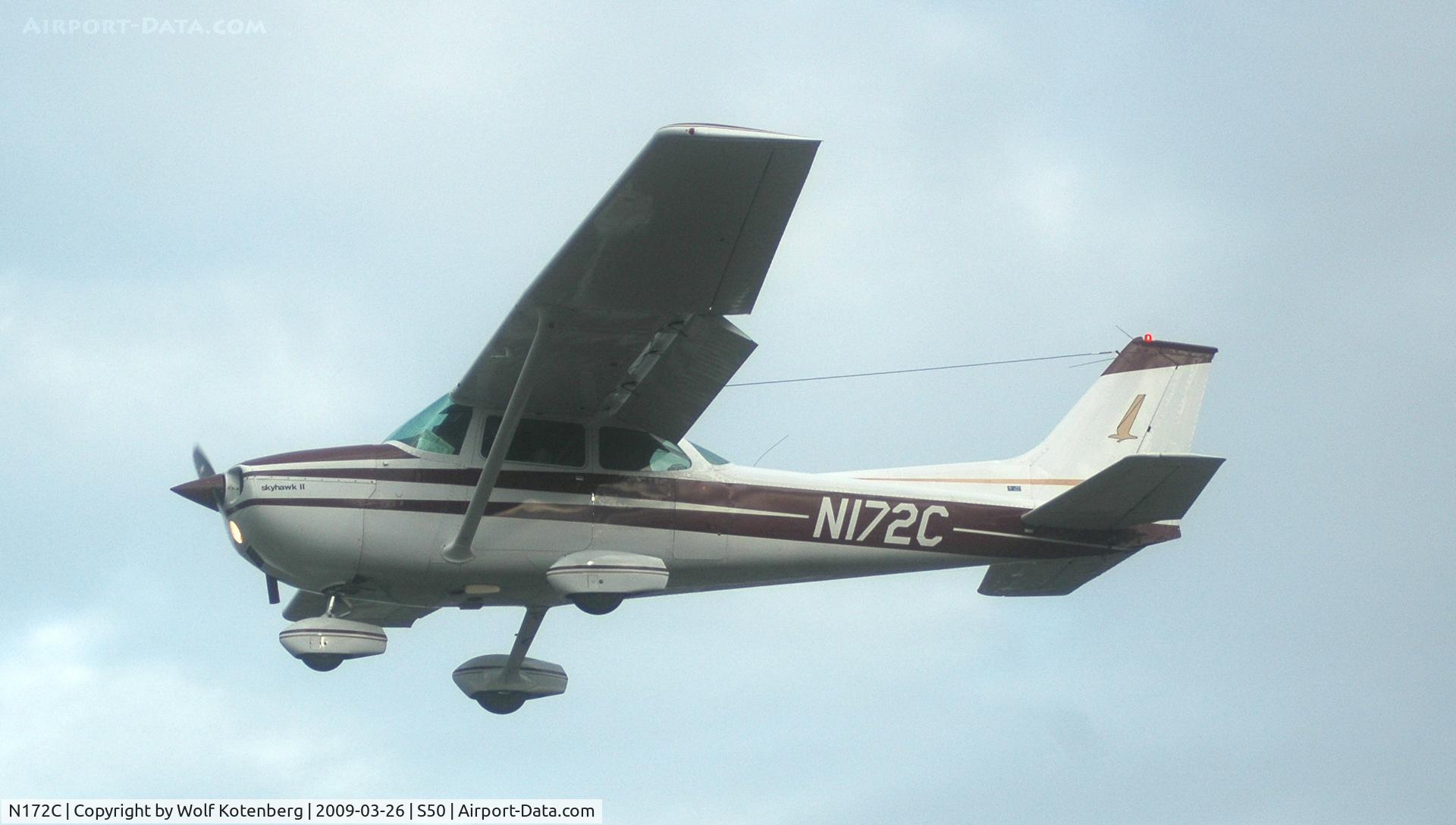 N172C, 1973 Cessna 172M C/N 17262566, landing in Auburn, runway 34