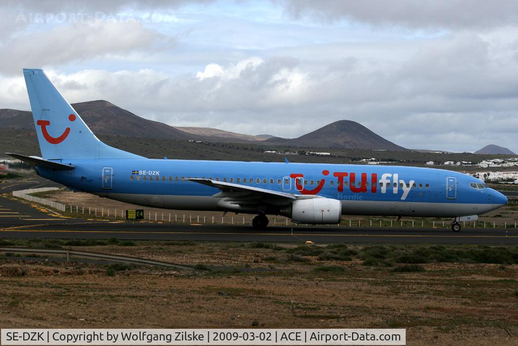 SE-DZK, 2000 Boeing 737-804 C/N 28231, visitor