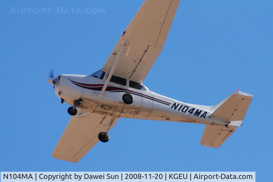N104MA, 2000 Cessna 172S C/N 172S8385, C172
