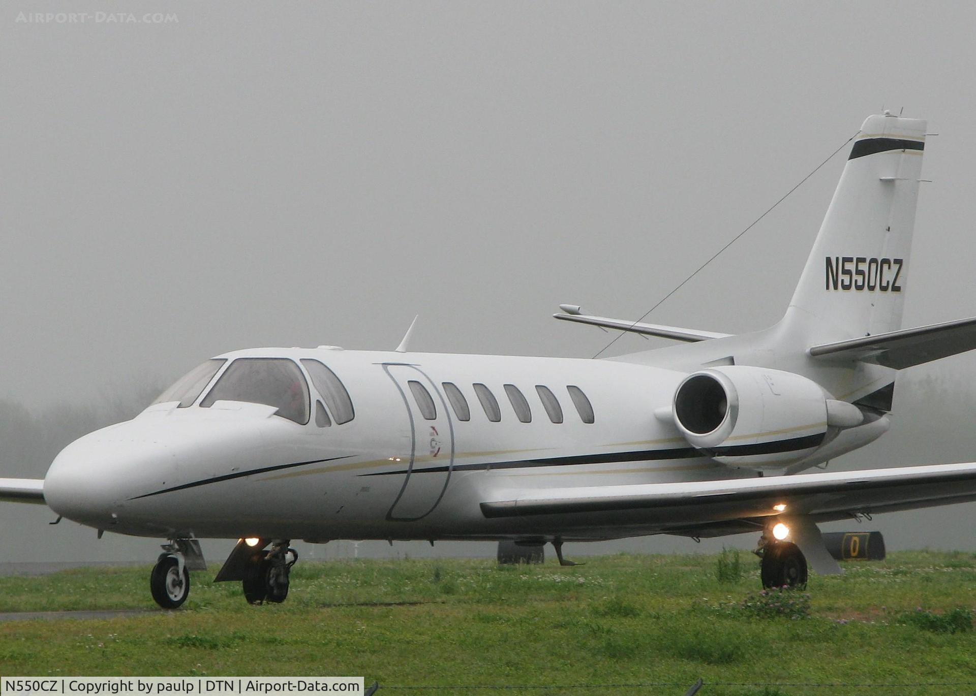 N550CZ, 1987 Cessna S550 Citation IIS C/N S550-0128, Taxiing to runway 14 on taxiway Foxtrot at the Shreveport Downtown airport with a dense fog hanging over the area.