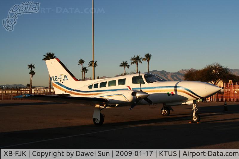 XB-FJK, Cessna 402B C/N Not found XB-FJK, SHot @ Tucson
