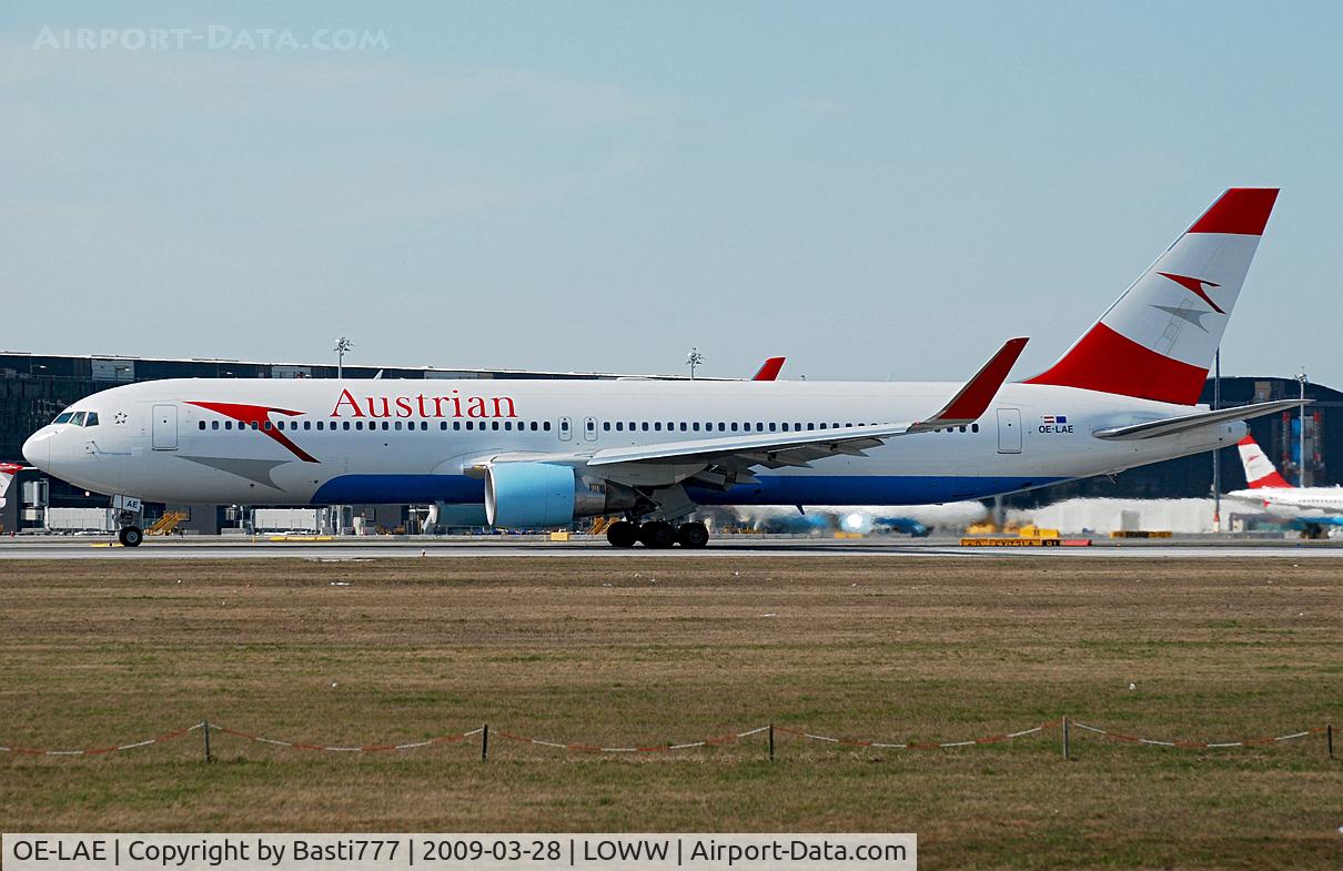 OE-LAE, 2000 Boeing 767-3Z9/ER C/N 30383, First time seen with wingelts