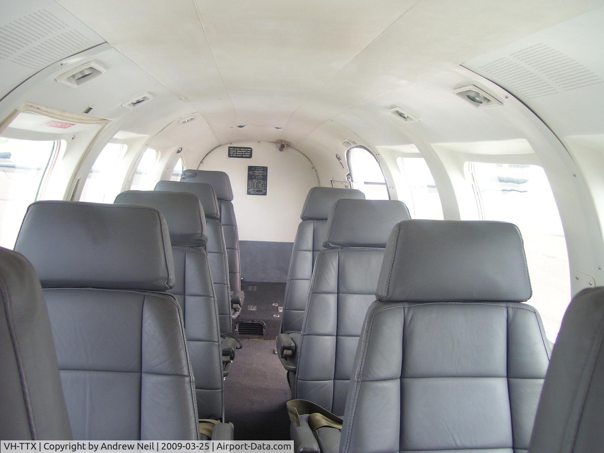 VH-TTX, 1980 Piper PA-31-350 Chieftain C/N 31-8152034, Nice leather