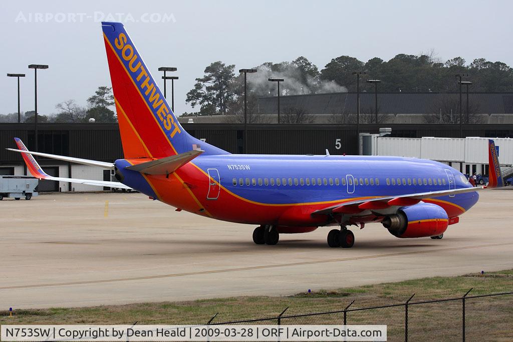 N753SW, 1999 Boeing 737-7H4 C/N 29848, Southwest Airlines N753SW (FLT SWA3784) from Las Vegas McCarran Int'l (KLAS) taxiing to the gate.