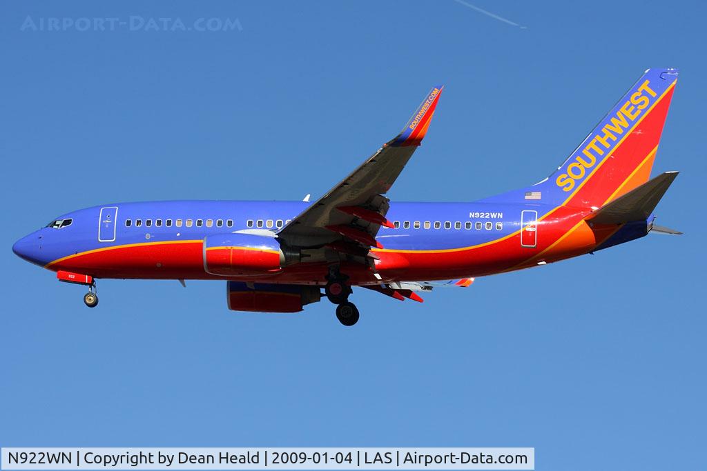N922WN, 2008 Boeing 737-7H4 C/N 32461, Southwest Airlines N922WN (FLT SWA327) from Green State Airport (Providence, RI) [KPVD] on short-final to RWY 25R.