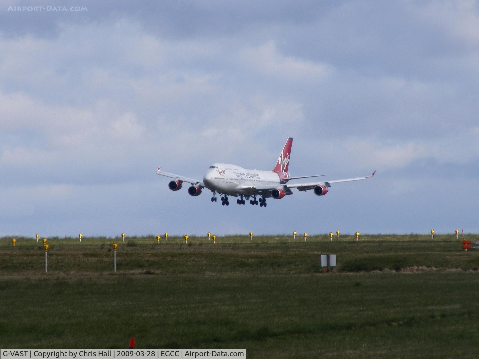 G-VAST, 1997 Boeing 747-41R C/N 28757, Landing in a strong crosswind