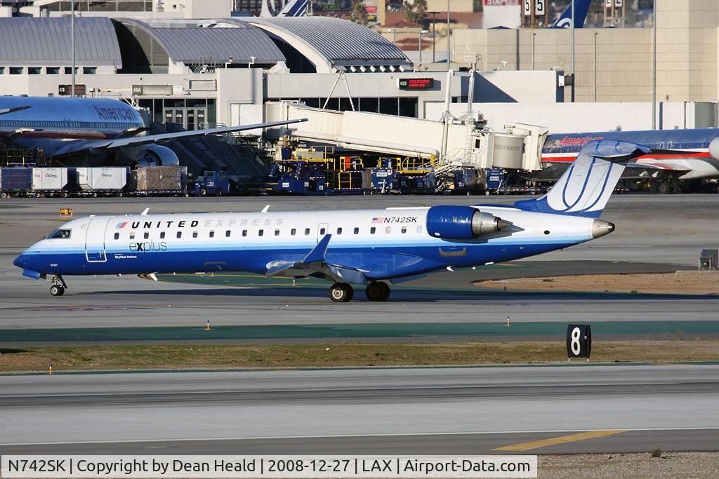 N742SK, 2005 Bombardier CRJ-701 (CL-600-2C10) Regional Jet C/N 10197, United Express (SkyWest Airlines) N742SK about to taxi across RWY 25R after arrival on RWY 25L.