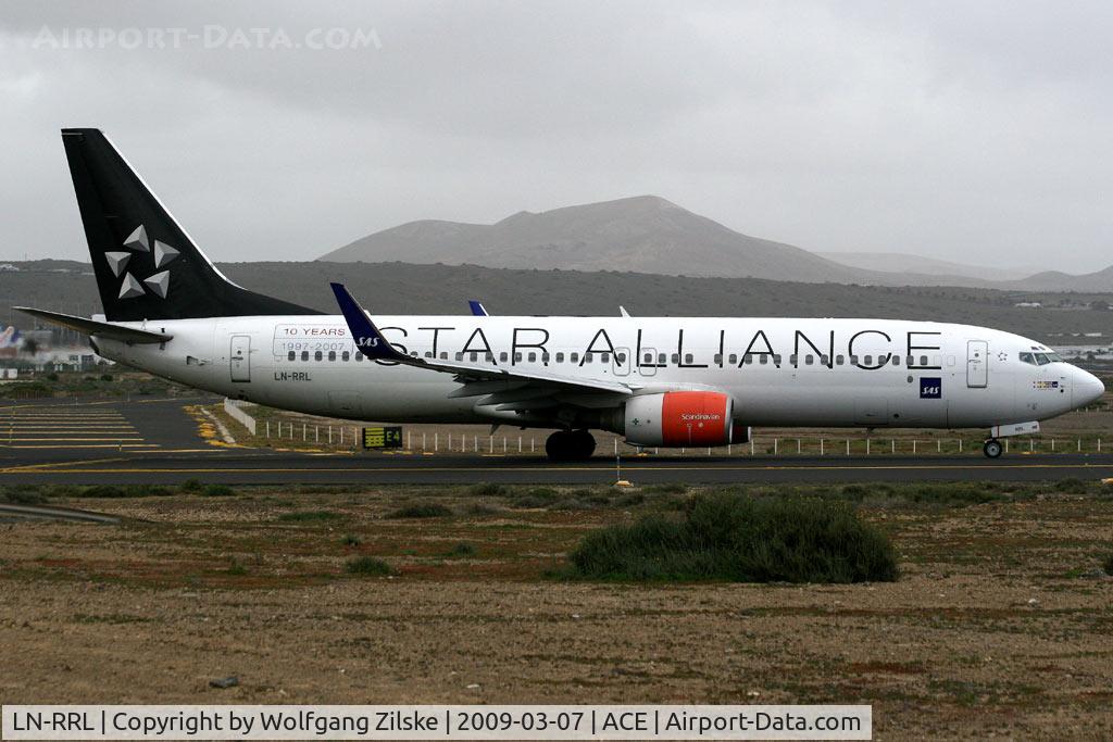 LN-RRL, 2003 Boeing 737-883 C/N 28328, visitor