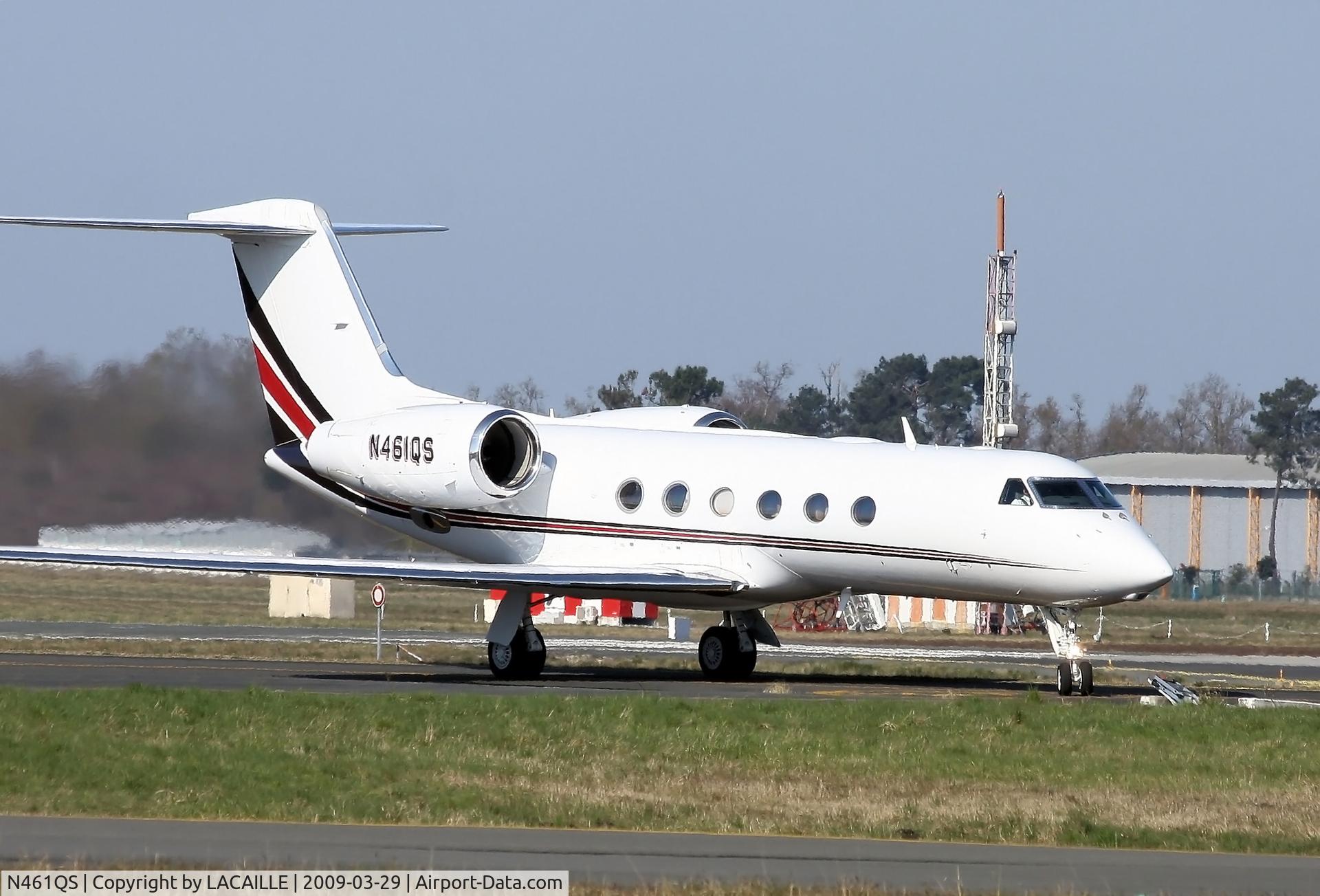N461QS, 2008 Gulfstream Aerospace GIV-X (G450) C/N 4125, Arrivée au parking à Mérignac