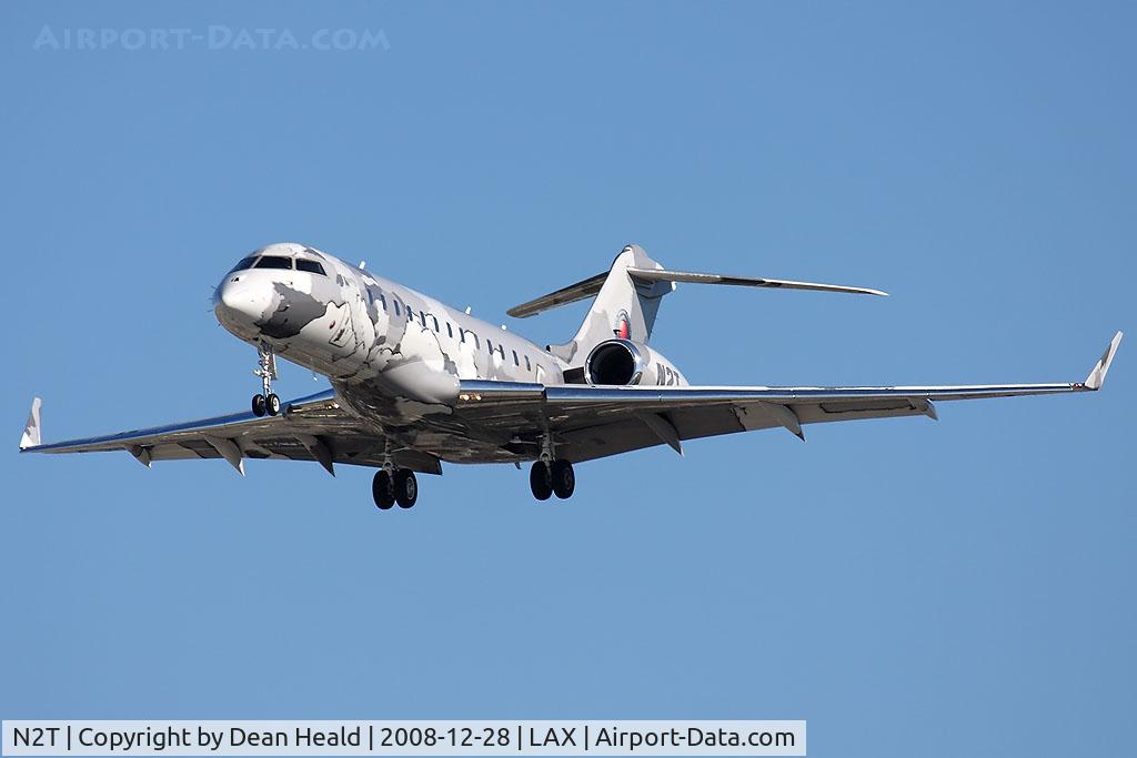 N2T, 2005 Bombardier BD-700-1A10 Global Express C/N 9162, The Oakley Bombardier Global Express bizjet N2T on final approach to RWY 25L.