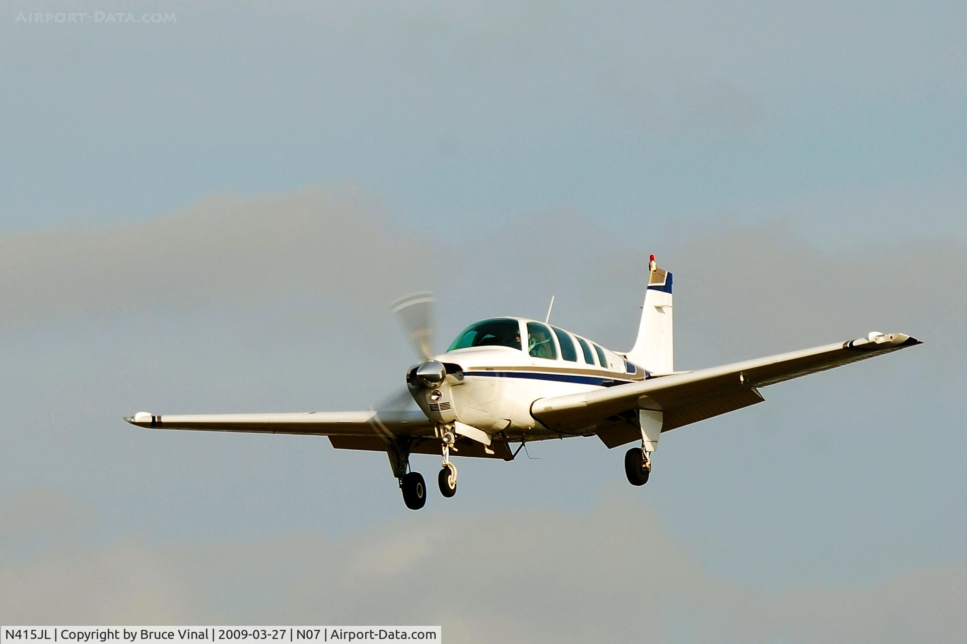 N415JL, 1981 Beech A36 Bonanza 36 C/N E-1801, Beech on final to Lincoln Park