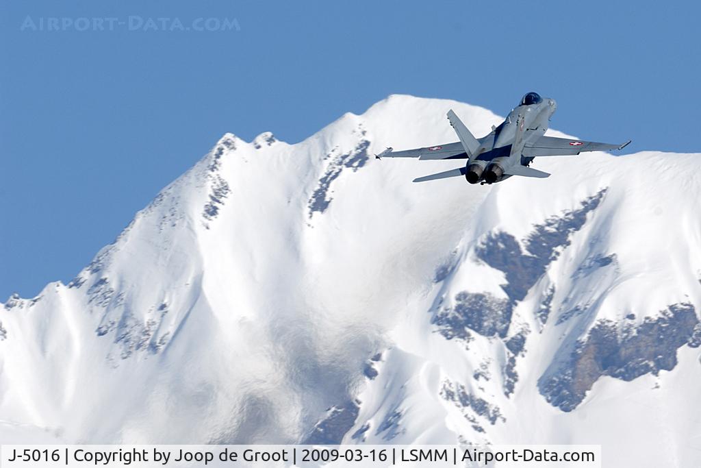J-5016, 2001 McDonnell Douglas F/A-18C Hornet C/N 1363, After take off from Meiringen the fighters have to avoid the Alps surrounding the air base.