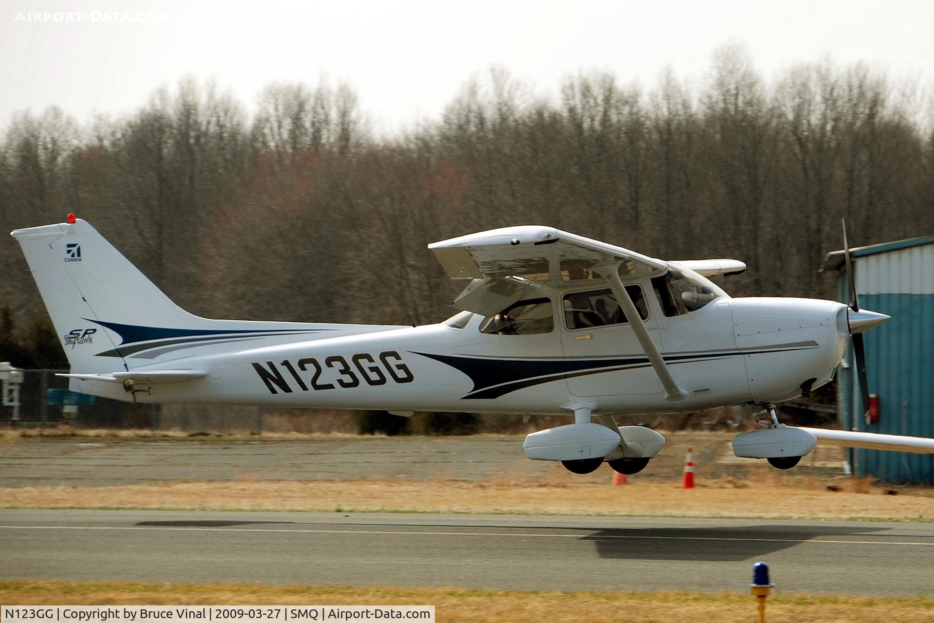N123GG, 2004 Cessna 172S C/N 172S9600, Nice Little Skyhawk Sets down at Somerset
