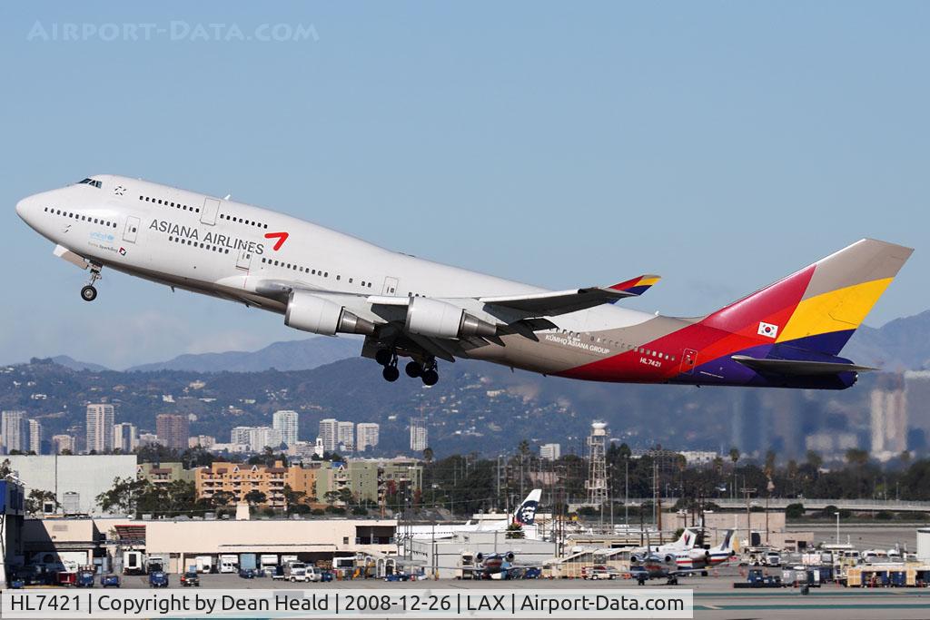 HL7421, 1996 Boeing 747-48EM C/N 25784, Asiana Airlines HL7421 (FLT AAR201) climbing out from RWY 25R enroute to Incheon Int'l - Seoul, South Korea. Their new paint scheme looks much better than their old one, that's for sure!
