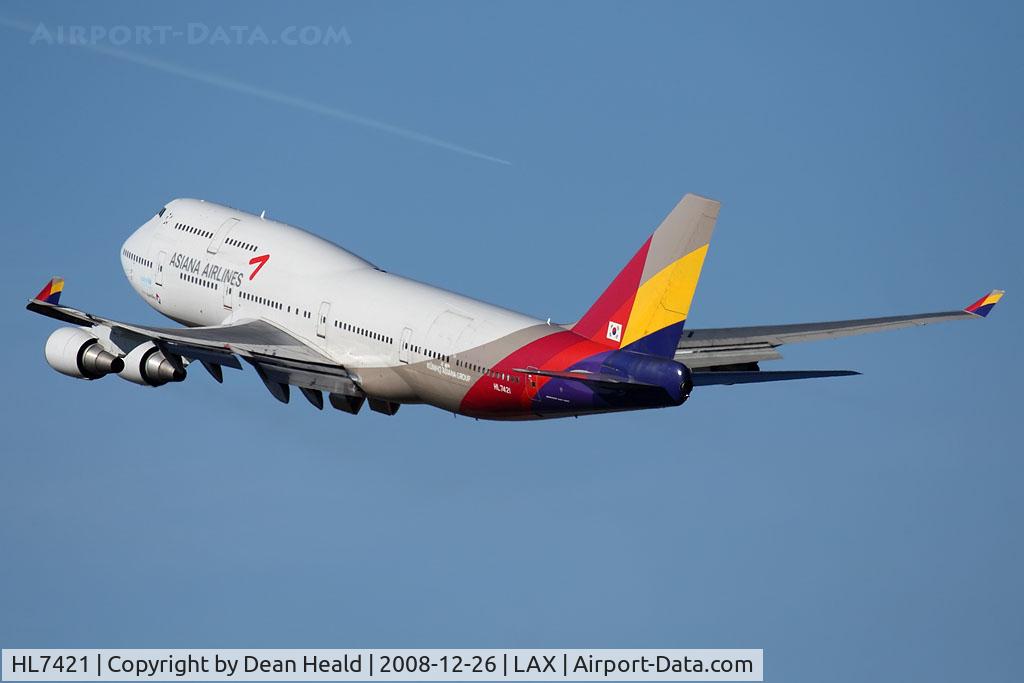 HL7421, 1996 Boeing 747-48EM C/N 25784, Asiana Airlines HL7421 (FLT AAR201) climbing out from RWY 25R enroute to Incheon Int'l - Seoul, South Korea.