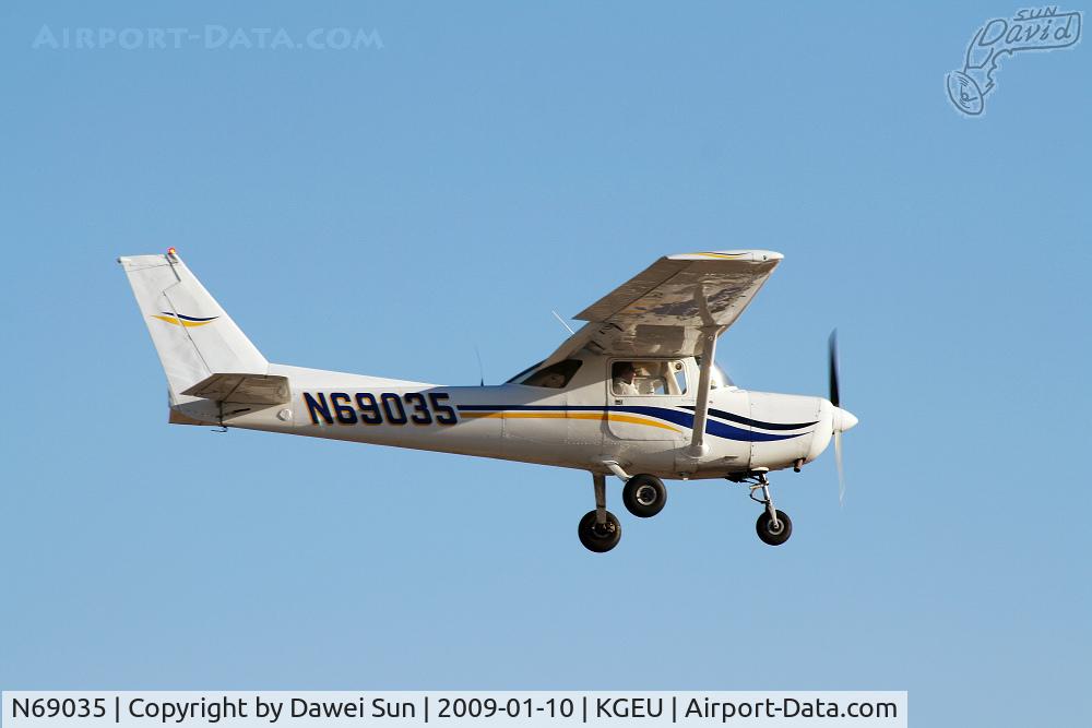 N69035, 1978 Cessna 152 C/N 15282450, Approaching to land