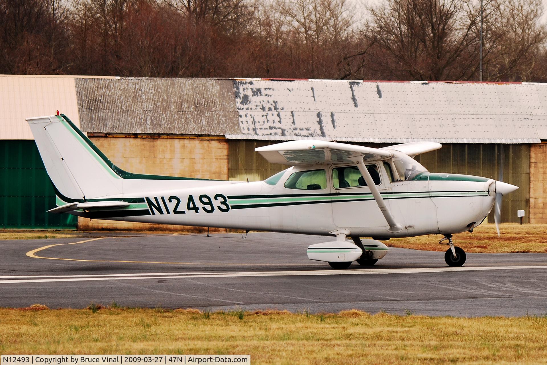 N12493, 1973 Cessna 172M C/N 17262018, Out for a little weekend practice