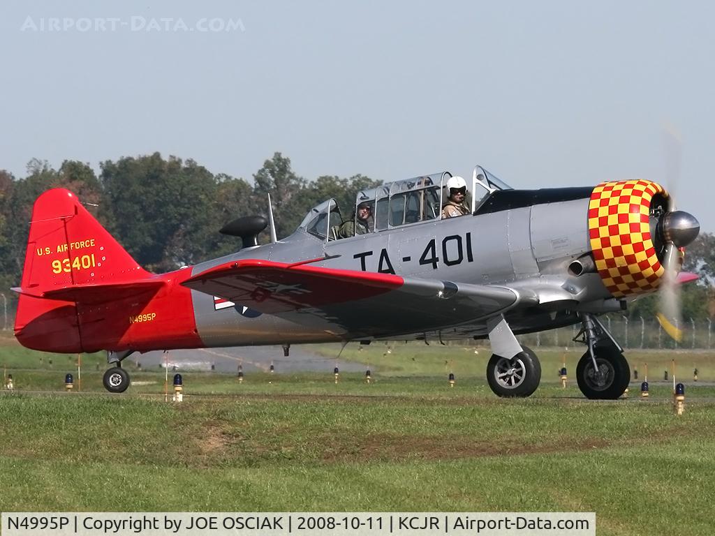 N4995P, 1951 North American T-6G Texan C/N 168-525, Getting ready to take-off