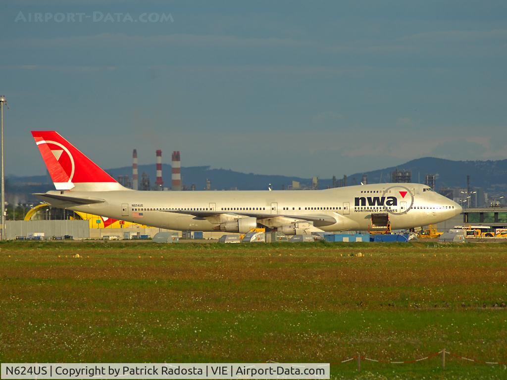 N624US, 1979 Boeing 747-251B C/N 21706, This 1979 built Boeing 747-200 visited Vienna on special charter flights in August 2008