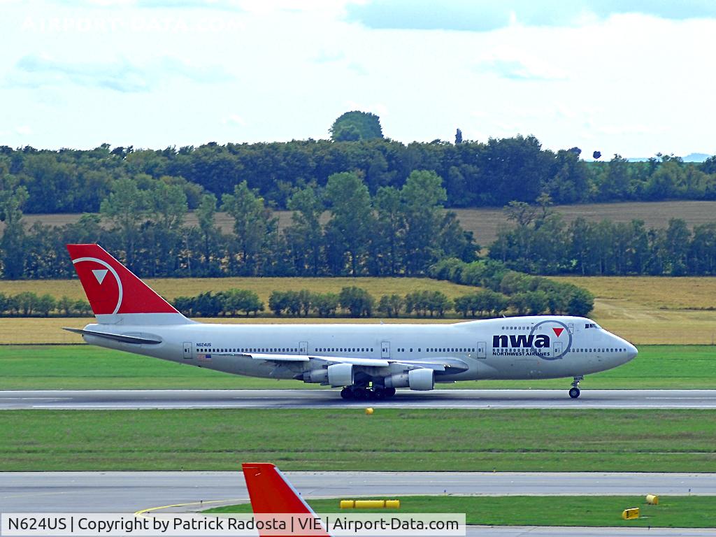 N624US, 1979 Boeing 747-251B C/N 21706, This 1979 built Boeing 747-200 visited Vienna on special charter flights in August 2008