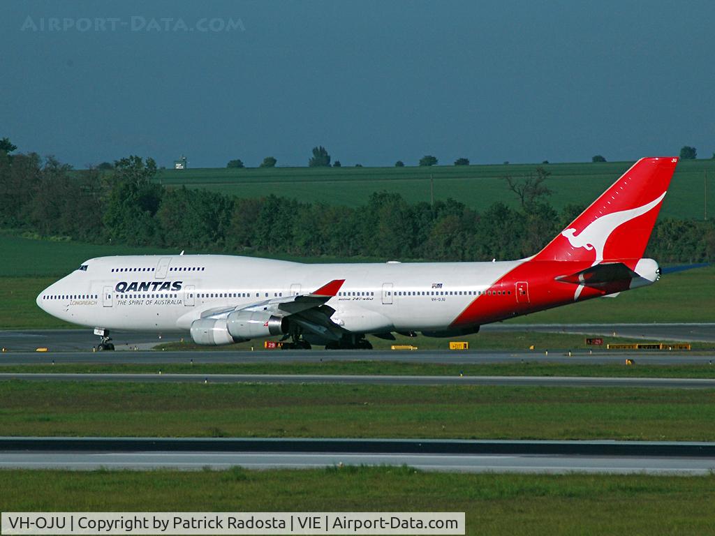 VH-OJU, 1999 Boeing 747-438 C/N 25566, This plane landed in Vienna in May 2008 d/t a mecial emergency an board
