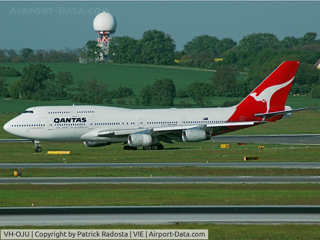 VH-OJU, 1999 Boeing 747-438 C/N 25566, This plane landed in Vienna in May 2008 d/t a mecial emergency an board
