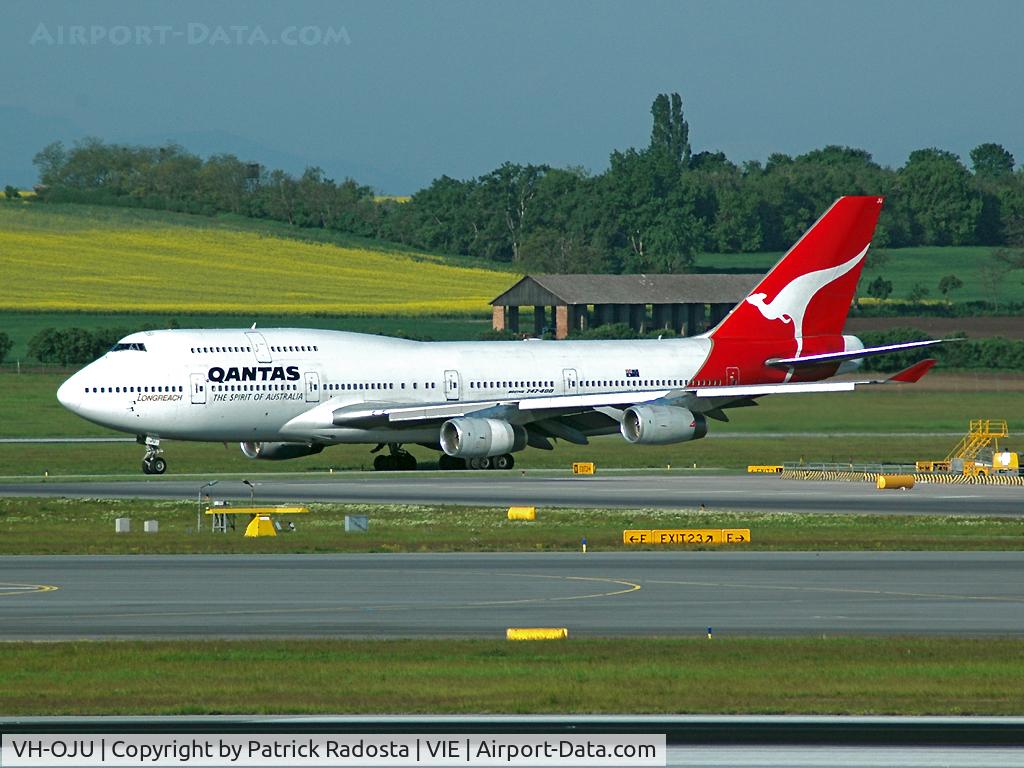 VH-OJU, 1999 Boeing 747-438 C/N 25566, This plane landed in Vienna in May 2008 d/t a mecial emergency an board