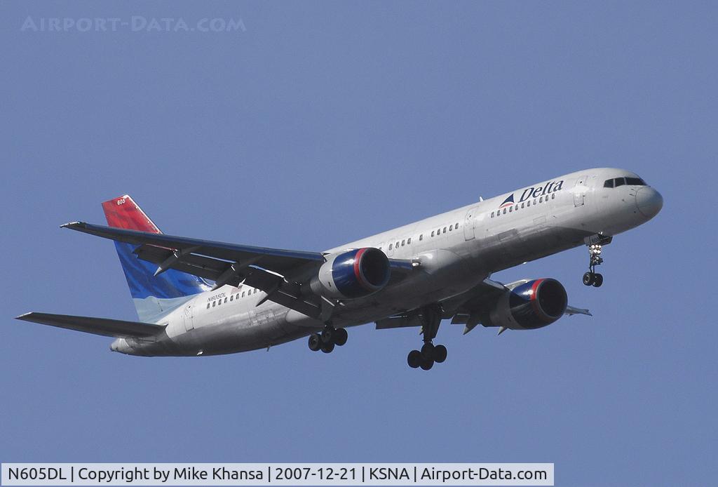 N605DL, 1984 Boeing 757-232 C/N 22812, Delta B757 on short final