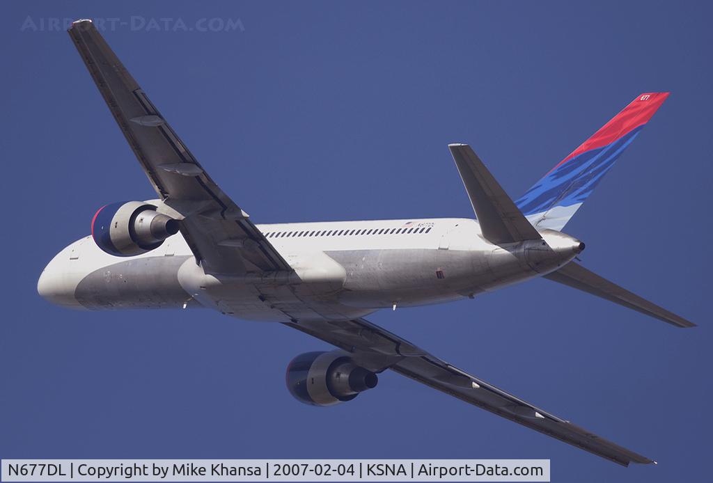 N677DL, 1992 Boeing 757-232 C/N 25982, Delta B757 on short final