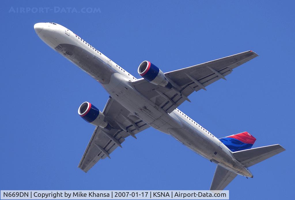N669DN, 1991 Boeing 757-232 C/N 25142, Delta B757 taking off on & looking heavy