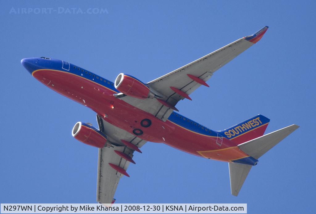 N297WN, 2007 Boeing 737-7H4 C/N 32542, Southwest B737 climbing the blue sky