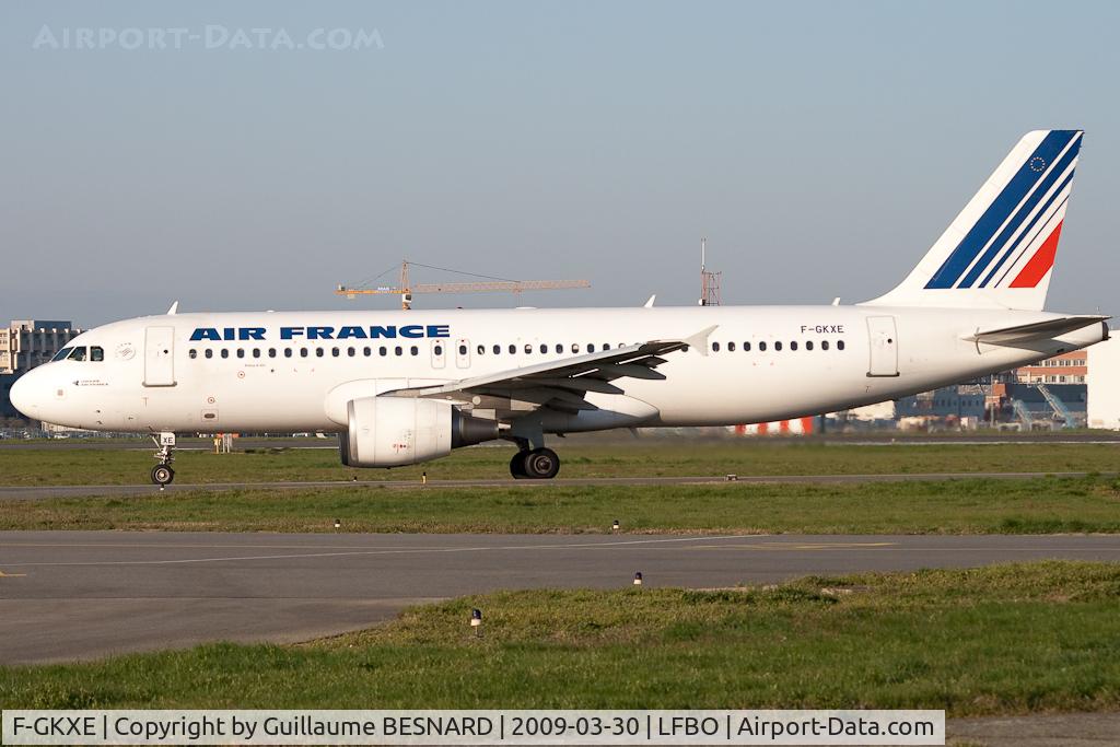 F-GKXE, 2002 Airbus A320-214 C/N 1879, Taking off 32R