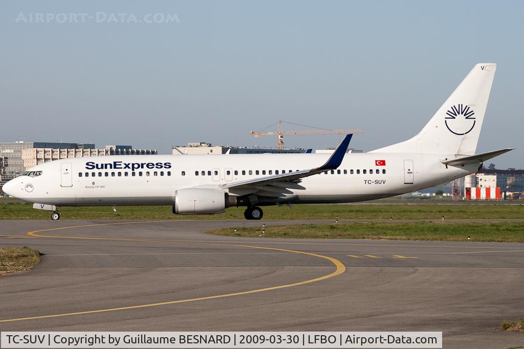 TC-SUV, 2001 Boeing 737-86N C/N 30807, Taxiing to 32R