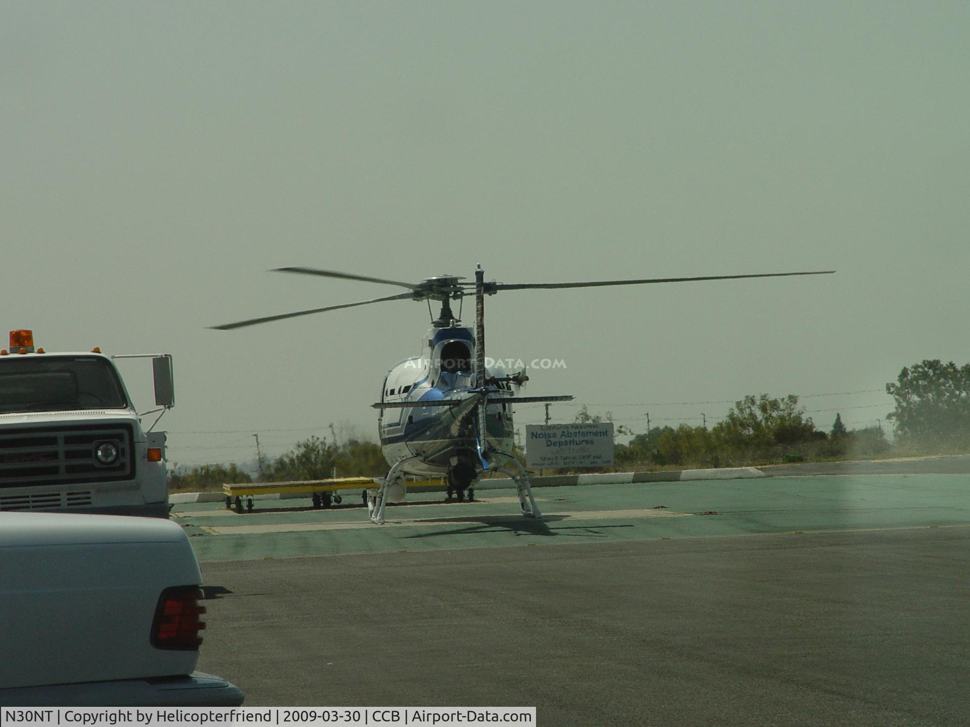 N30NT, 2007 Eurocopter AS-350B-2 Ecureuil C/N 4352, Landing at Cable