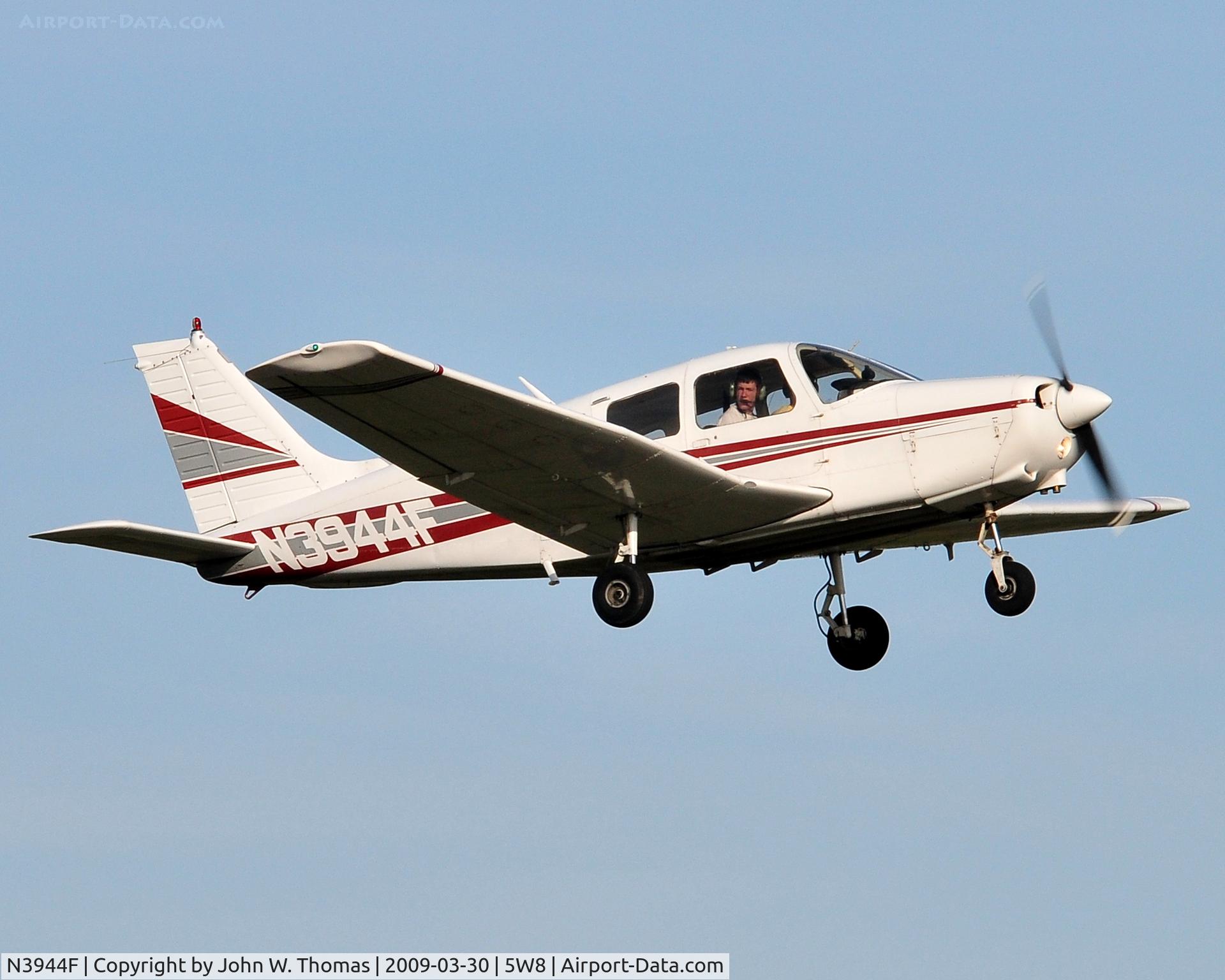 N3944F, 1976 Piper PA-28-151 C/N 28-7615432, Departing runway 22