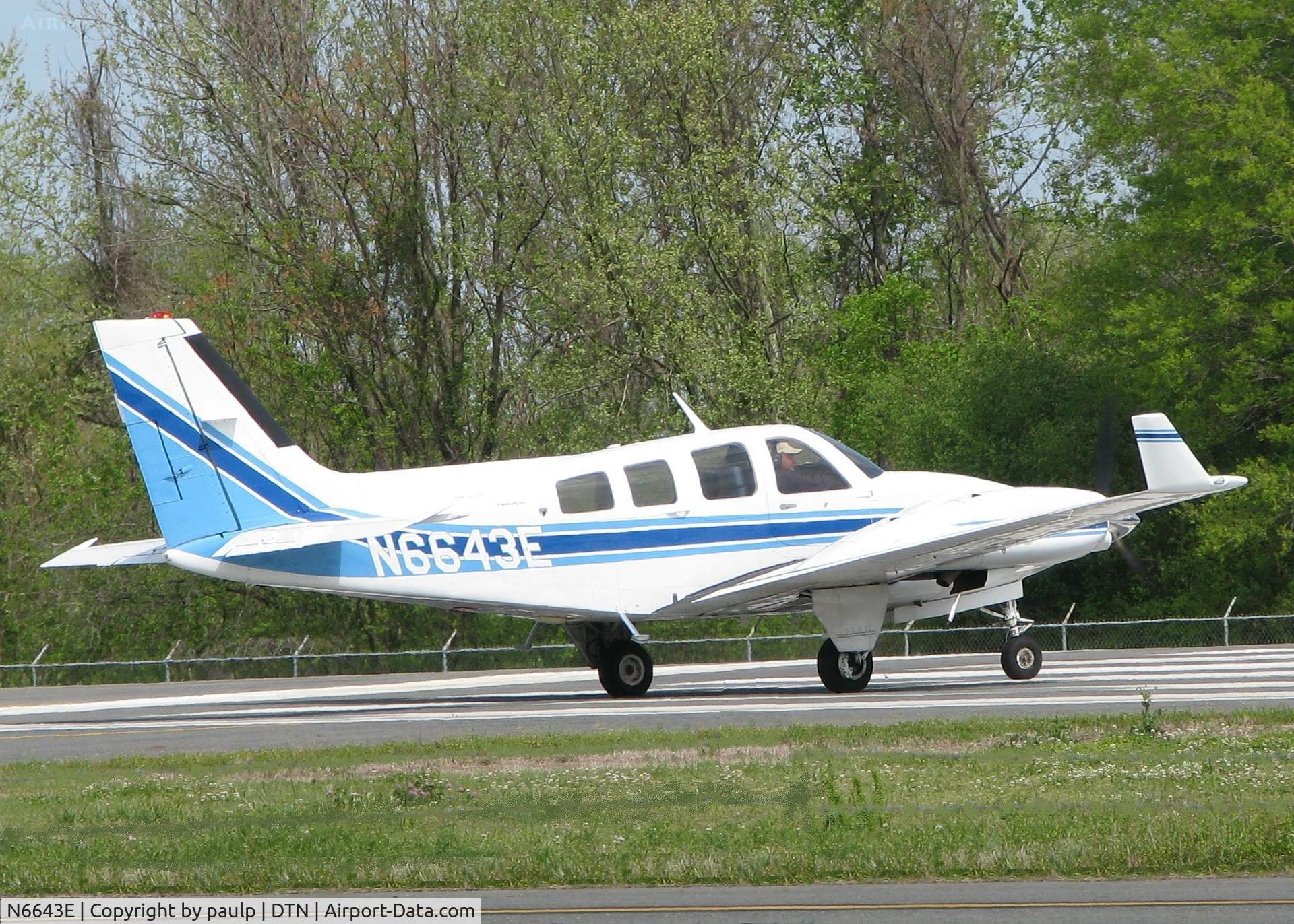 N6643E, 1979 Beech 58P Baron C/N TJ-215, Turning onto runway 14 at the Shreveport Downtown airport.