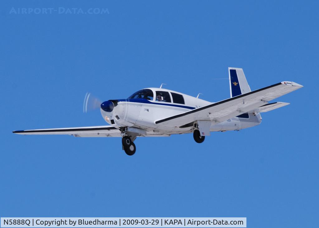 N5888Q, 1965 Mooney M20C Ranger C/N 3152, On final approach to 17L.