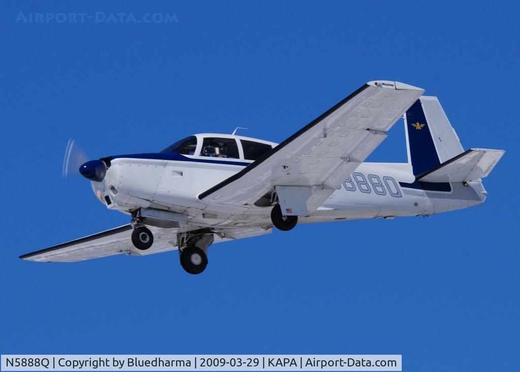 N5888Q, 1965 Mooney M20C Ranger C/N 3152, On final approach to 17L.