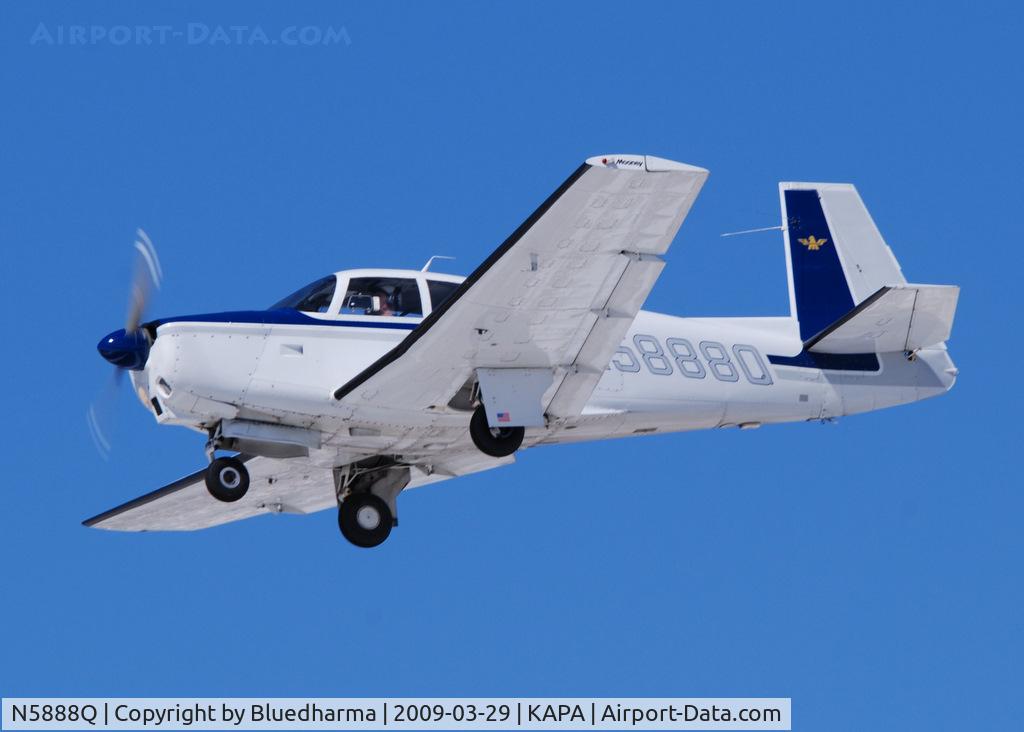 N5888Q, 1965 Mooney M20C Ranger C/N 3152, On final approach to 17L.