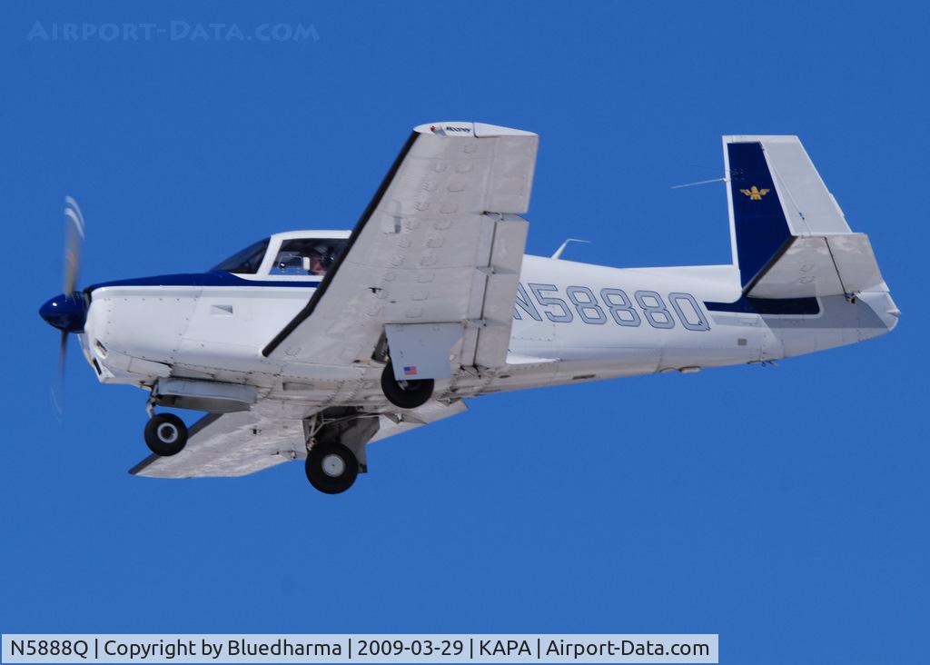 N5888Q, 1965 Mooney M20C Ranger C/N 3152, On final approach to 17L.